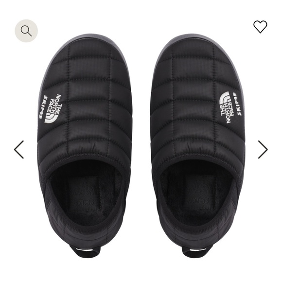 SKIMS Shoes - NORTH FACE X SKIMS THERMOBALL TRACTION MULES V sz6
ENTIRE COLLECTION SOLD OUT!